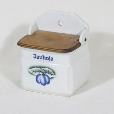 Arabia Luumu jauhoastia, suunnittelija Thure Öberg, puhalluskoriste