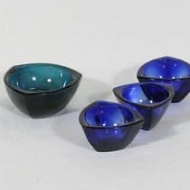 Nuutajärvi Häränsilmä tuhka-astiat, turkoosi ja koboltinsininen, 4 kpl, suunnittelija Kaj Franck,