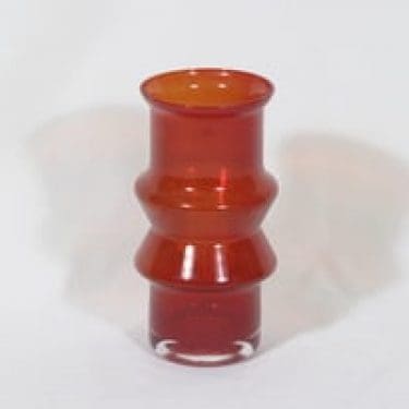 Riihimäen lasi Tuulikki maljakko, punainen, suunnittelija Tamara Aladin,