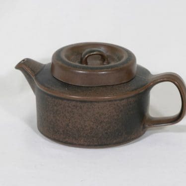 Arabia Ruska teekaadin, 1.35 l, suunnittelija Ulla Procope, 1.35 l