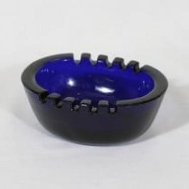 Nuutajärvi Stadion tuhka-astia, lila, suunnittelija Saara Hopea,