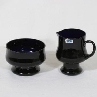 Riihimäen lasi Sesi sokerikko ja kermakko, lila, suunnittelija Erkkitapio Siiroinen,