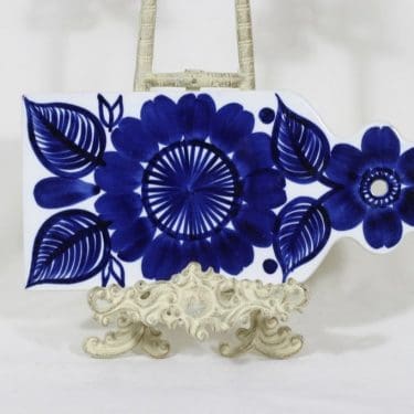 Arabia Köökki talouslevy, käsinmaalattu, suunnittelija Gunvor Olin-Grönqvist, signeerattu