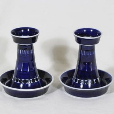Arabia Valencia kynttilänjalat, käsinmaalattu, 2 kpl, suunnittelija Ulla Procope, käsinmaalattu, signeerattu