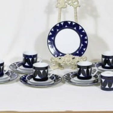 Arabia Sotka kahvikupit ja lautaset, käsinmaalattu, 6 kpl, suunnittelija Raija Uosikkinen, käsinmaalattu