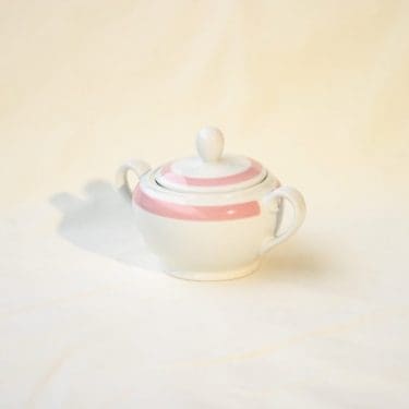 Arabia Punavalko sokerirasia, suunnittelija Kurt Ekholm,