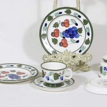 Arabia Palermo kahvikupit ja lautaset, 16 cl, 2 kpl, suunnittelija Dorrit von Fieandt, 16 cl, käsinmaalattu, signeerattu