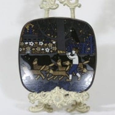 Arabia Kalevala vuosilautanen, 1979, suunnittelija Raija Uosikkinen, 1979, Kalevala-aihe