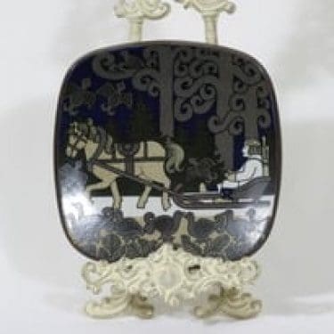 Arabia Kalevala vuosilautanen, 1984, suunnittelija Raija Uosikkinen, 1984, Kalevala-aihe