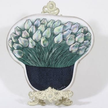 Arabia seinälaatta, Tulppaanit, suunnittelija Heljä Liukko-Sundström, Tulppaanit, suuri, signeerattu