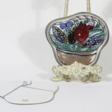 Arabia seinälaatat, Tulppaanikori, 2 kpl, suunnittelija Heljä Liukko-Sundström, Tulppaanikori, pieni, signeerattu