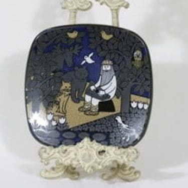 Arabia Kalevala vuosilautanen, 1999, suunnittelija Raija Uosikkinen, 1999, serikuva, Kalevala-aihe