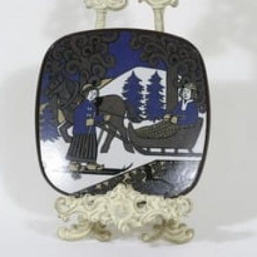 Arabia Kalevala vuosilautanen, 1996, suunnittelija Raija Uosikkinen, 1996, serikuva, Kalevala-aihe