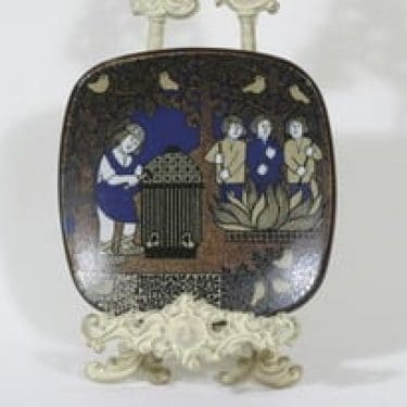 Arabia Kalevala vuosilautanen, 1994, suunnittelija Raija Uosikkinen, 1994, serikuva, Kalevala-aihe