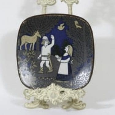 Arabia Kalevala vuosilautanen, 1991, suunnittelija Raija Uosikkinen, 1991, serikuva, Kalevala-aihe