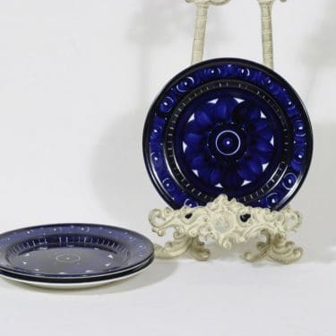 Arabia Valencia lautaset, käsinmaalattu, 3 kpl, suunnittelija Ulla Procope, käsinmaalattu, pieni, signeerattu