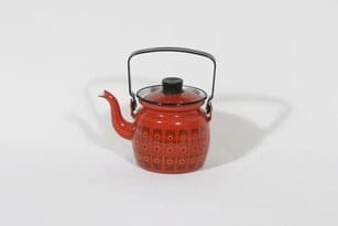 Finel Primavera kahvipannu, punainen, suunnittelija Raija Uosikkinen, pieni, serikuva