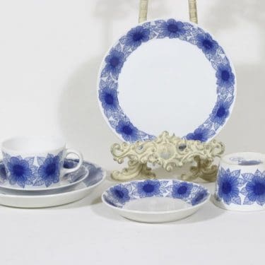 Arabia Malva kahvikupit ja lautaset, serikuva, 2 kpl, suunnittelija Esteri Tomula, serikuva