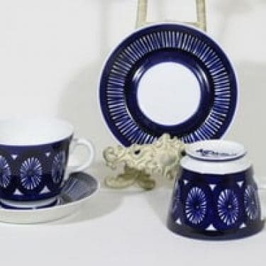 Arabia Fiesta kupit, 50 cl, 2 kpl, suunnittelija Ulla Procope, 50 cl, suuri, käsinmaalattu, signeerattu