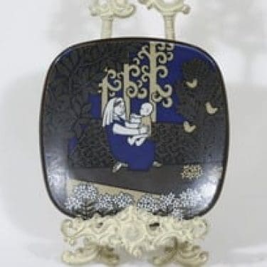 Arabia Kalevala vuosilautanen, 1993, suunnittelija Raija Uosikkinen, 1993, serikuva, Kalevala-aihe