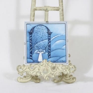 Arabia koristelaatta, Taivaan portti, suunnittelija Heljä Liukko-Sundström, Taivaan portti, pieni, signeerattu