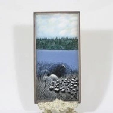 Arabia Kesä sydämissämme koristelautanen, Norppa, suunnittelija Heljä Liukko-Sundström, Norppa, suuri, signeerattu