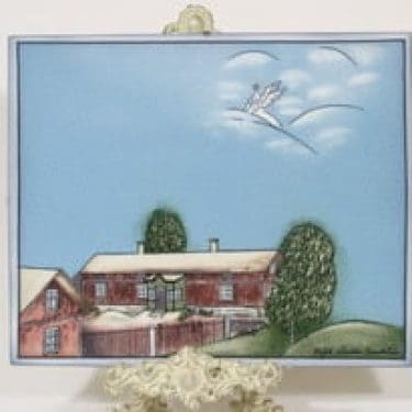 Arabia koristelautanen, Enkeli muistelee, suunnittelija Heljä Liukko-Sundström, Enkeli muistelee, suuri, signeerattu