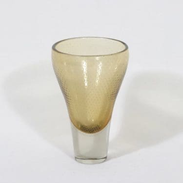 Nuutajärvi GN 12 malja, amber, suunnittelija Gunnel Nyman, happosigneerattu