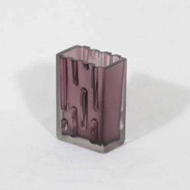 Iittala 3758=3315 savukepikari, lila, suunnittelija Tapio Wirkkala,