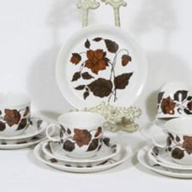 Arabia Tea for two teekupit ja lautaset, ruskea, 4 kpl, suunnittelija Gunvor Olin-Grönqvist, serikuva