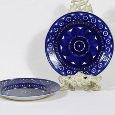 Arabia Valencia lautaset, matala, 2 kpl, suunnittelija Ulla Procope, matala, käsinmaalattu, signeerattu