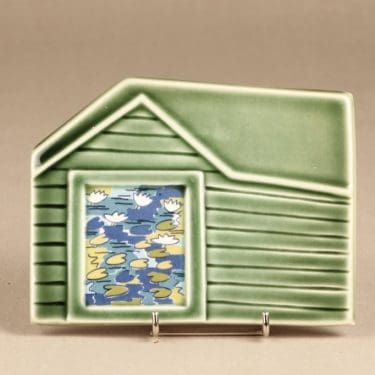 Arabia Runon mailla koristelaatta, suunnittelija Kerttu Nurminen, serikuva, signeerattu