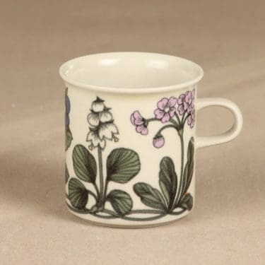 Arabia Flora muki, suunnittelija Esteri Tomula, serikuva, kukka-aihe