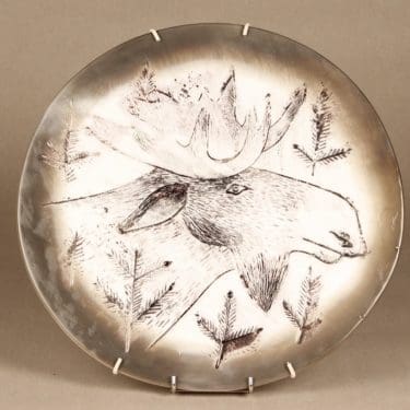 Nuutajärvi Fauna Fennica koristelautanen, Hirvi, suunnittelija Oiva Toikka, Hirvi, suuri, eläinaihe