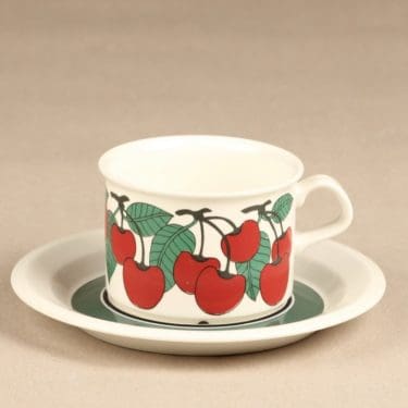 Arabia Kirsikka teekuppi, punainen, suunnittelija Inkeri Seppälä, serikuva