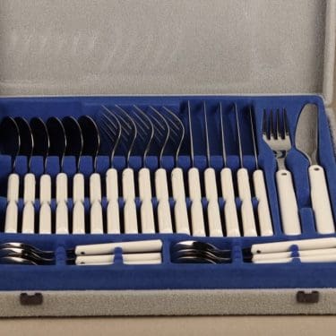 Hackman Hackminna aterimet, valkoinen, suunnittelija Ahti Majuri,