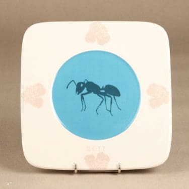 Arabia Flora Fauna vuosilautanen, 2011, suunnittelija Eeva Sivula, Pekka Toivanen, 2011, serikuva