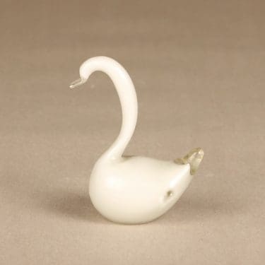 Kumela koriste-esine, Joutsen, suunnittelija Armando Jacobino, Joutsen, signeerattu