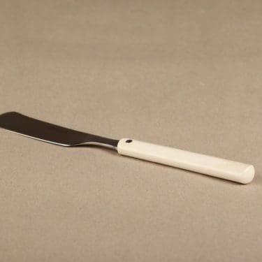 Hackman Hackminna voiveitsi, valkoinen, suunnittelija Ahti Majuri,