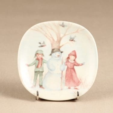 Arabia Neljä vuodenaikaa seinälautanen, Talvinen ystävä, suunnittelija Kaarina Kaila, Talvinen ystävä, serikuva