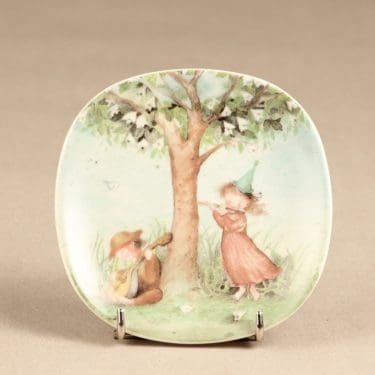 Arabia Neljä vuodenaikaa seinälautanen, Kesäsoitto, suunnittelija Kaarina Kaila, Kesäsoitto, serikuva