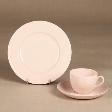 Arabia Sointu coffee cup, saucer and plate, pink, Kaj Franck