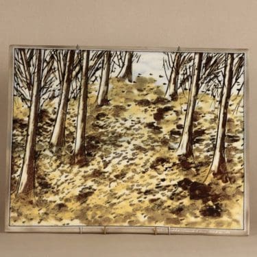 Arabia seinätaulu, Syksyn lehdet maassa, suunnittelija Heljä Liukko-Sundström, Syksyn lehdet maassa, serikuva, signeerattu