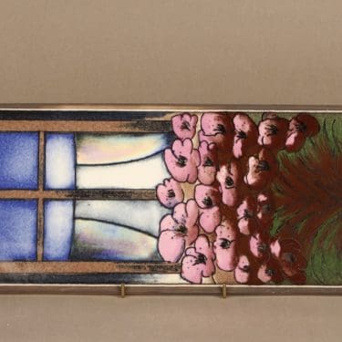 Arabia seinälaatta, Lapsuuden ilo, suunnittelija Heljä Liukko-Sundström, Lapsuuden ilo, suuri, serikuva, kukka-aihe, signeerattu