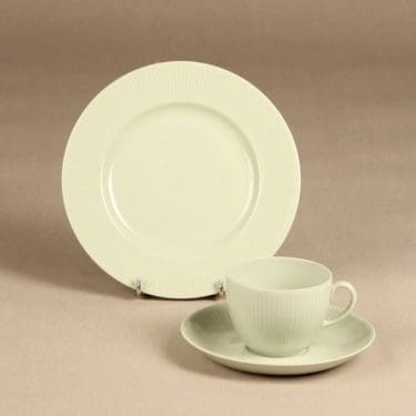 Arabia Sointu coffee cup, saucer and plate, green, Kaj Franck