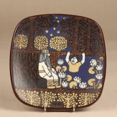 Arabia Kalevala annual plate 1981 designer Raija Uosikkinen 