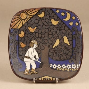 Arabia Kalevala vuosilautanen, 1995, suunnittelija Raija Uosikkinen, 1995, serikuva, Kalevala-aihe