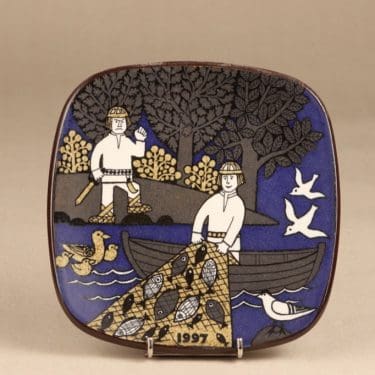 Arabia Kalevala vuosilautanen, 1997, suunnittelija Raija Uosikkinen, 1997, serikuva, Kalevala-aihe