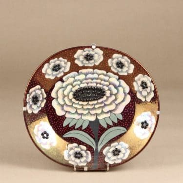 Arabia Fiori koristelautanen, helmikoristelu, suunnittelija Birger Kaipiainen, helmikoristelu, lysterilasite, signeerattu, numeroitu