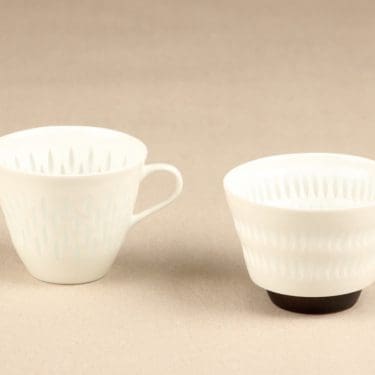 Arabia Helmi sokerikko ja kermakko, riisiposliini, suunnittelija Friedl Holzer-Kjellberg, riisiposliini, massasigneerattu